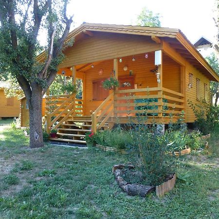 キャンピング オテル ド ウレイン エア レ カリアマス Chateauroux-les-Alpes エクステリア 写真