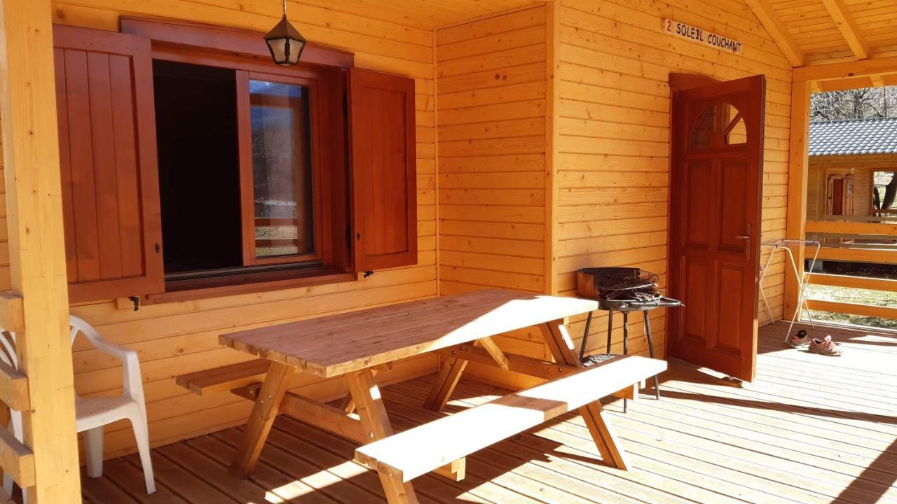 キャンピング オテル ド ウレイン エア レ カリアマス Chateauroux-les-Alpes エクステリア 写真
