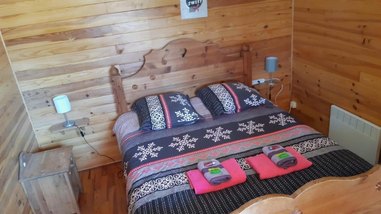 キャンピング オテル ド ウレイン エア レ カリアマス Chateauroux-les-Alpes エクステリア 写真