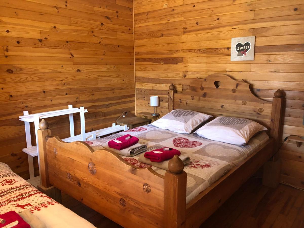 キャンピング オテル ド ウレイン エア レ カリアマス Chateauroux-les-Alpes エクステリア 写真