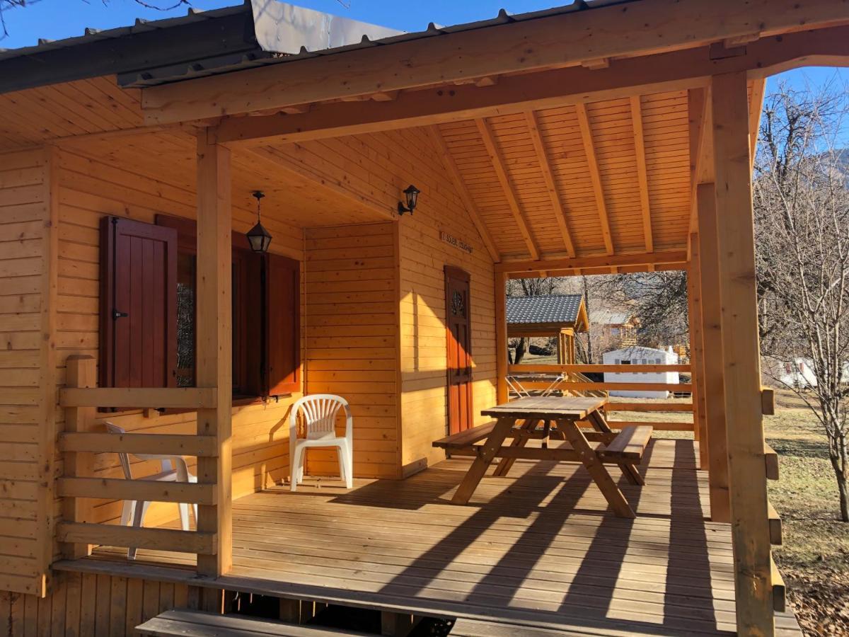 キャンピング オテル ド ウレイン エア レ カリアマス Chateauroux-les-Alpes エクステリア 写真