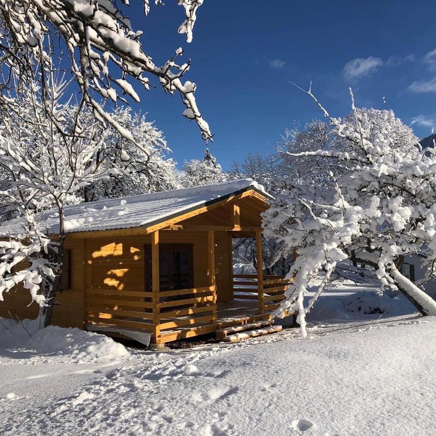 キャンピング オテル ド ウレイン エア レ カリアマス Chateauroux-les-Alpes エクステリア 写真