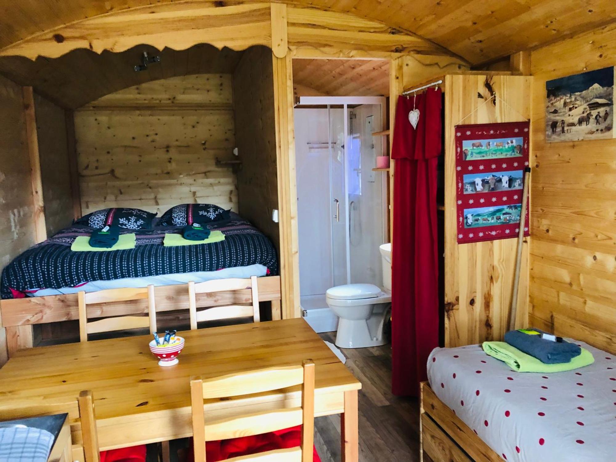 キャンピング オテル ド ウレイン エア レ カリアマス Chateauroux-les-Alpes エクステリア 写真