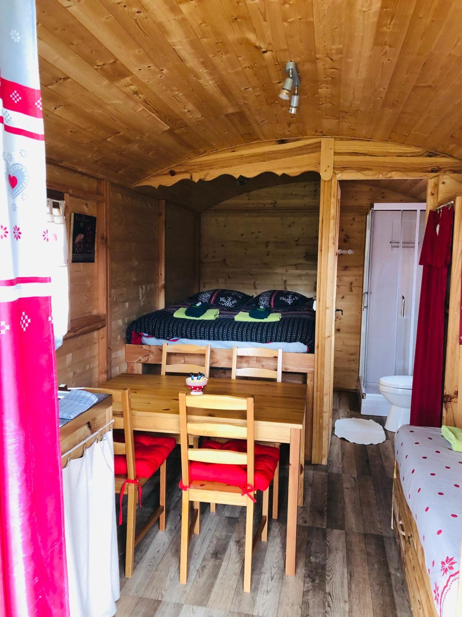 キャンピング オテル ド ウレイン エア レ カリアマス Chateauroux-les-Alpes エクステリア 写真