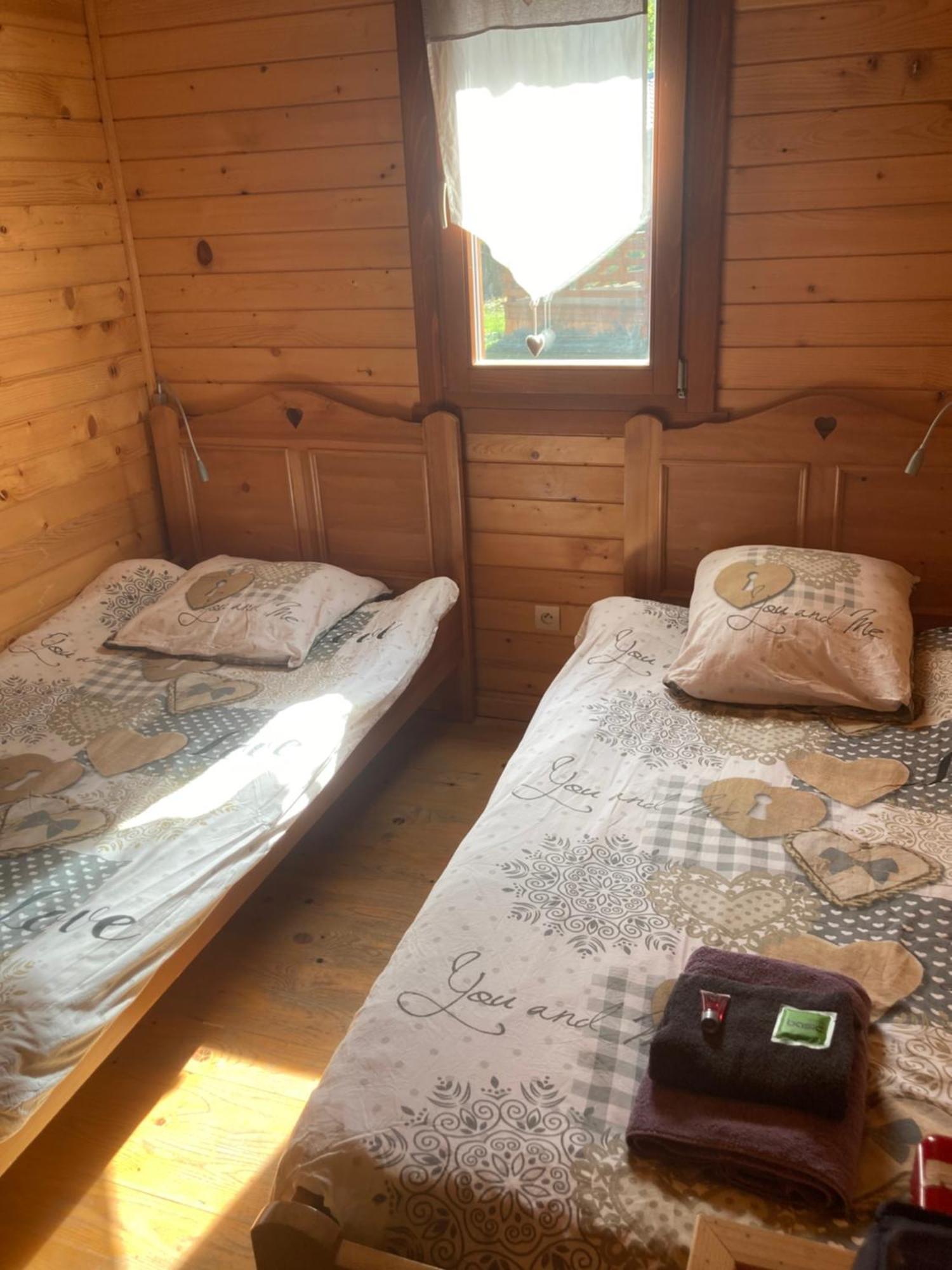 キャンピング オテル ド ウレイン エア レ カリアマス Chateauroux-les-Alpes エクステリア 写真