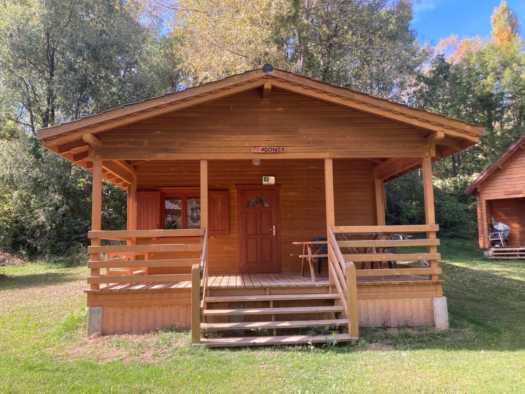 キャンピング オテル ド ウレイン エア レ カリアマス Chateauroux-les-Alpes エクステリア 写真