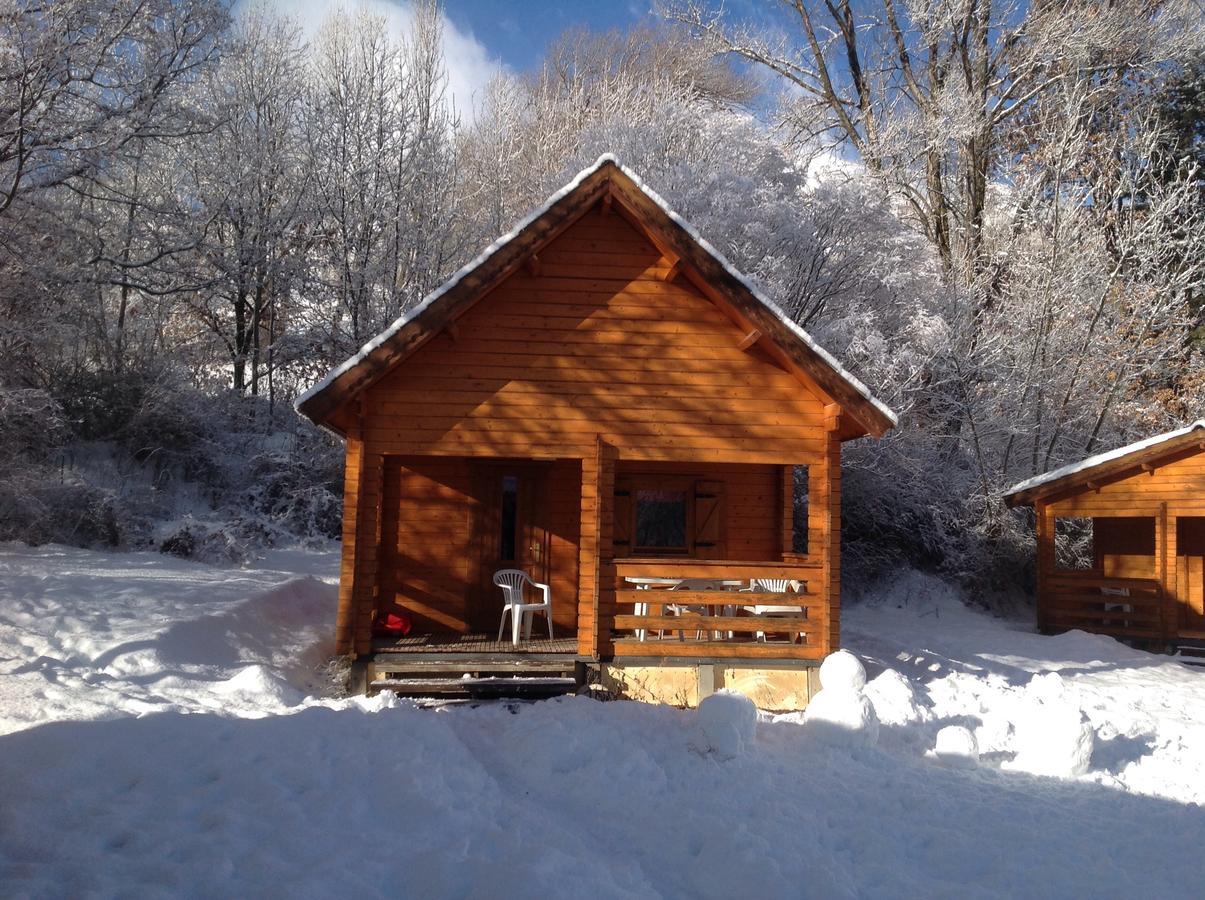 キャンピング オテル ド ウレイン エア レ カリアマス Chateauroux-les-Alpes エクステリア 写真