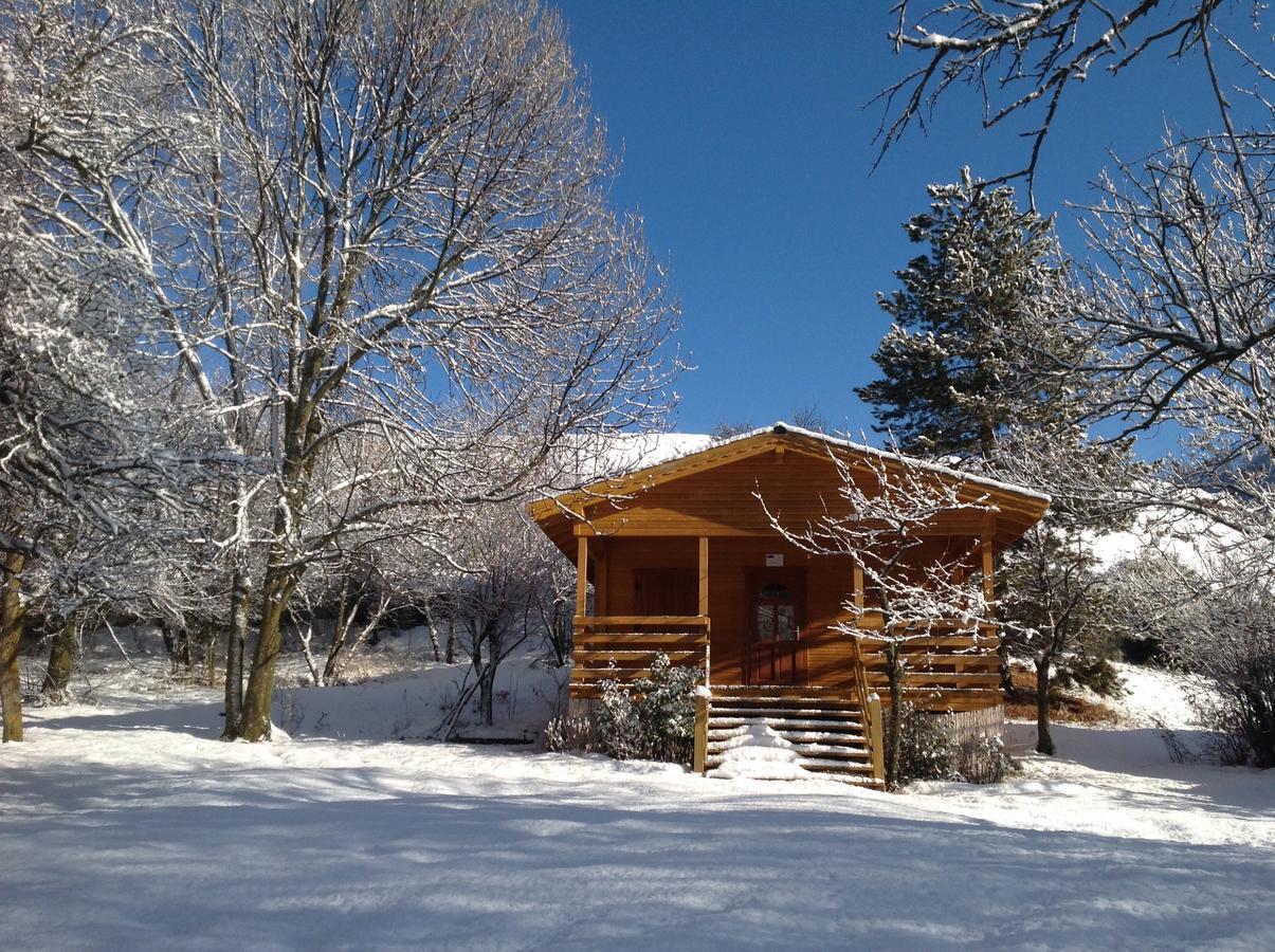 キャンピング オテル ド ウレイン エア レ カリアマス Chateauroux-les-Alpes エクステリア 写真