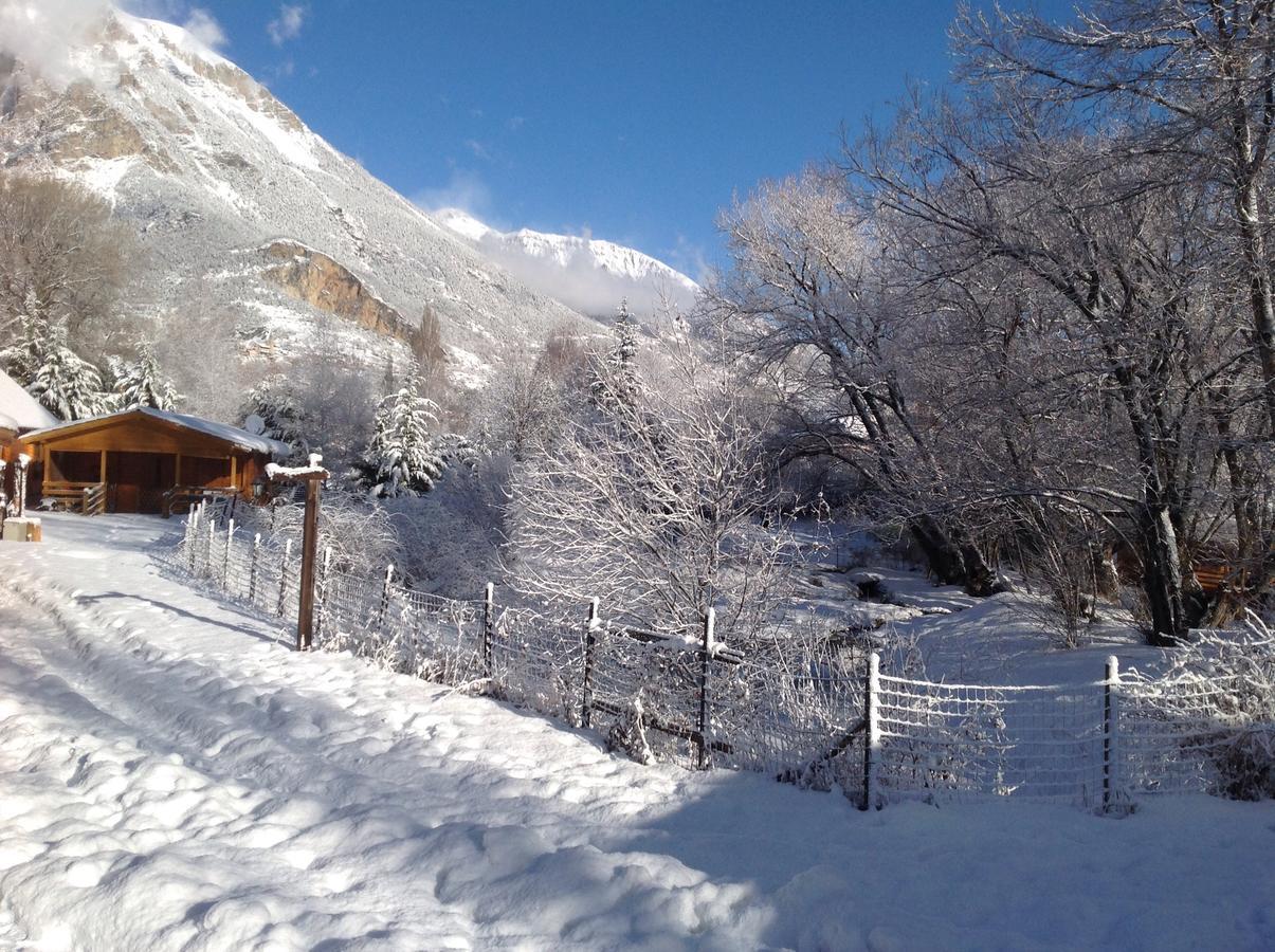 キャンピング オテル ド ウレイン エア レ カリアマス Chateauroux-les-Alpes エクステリア 写真