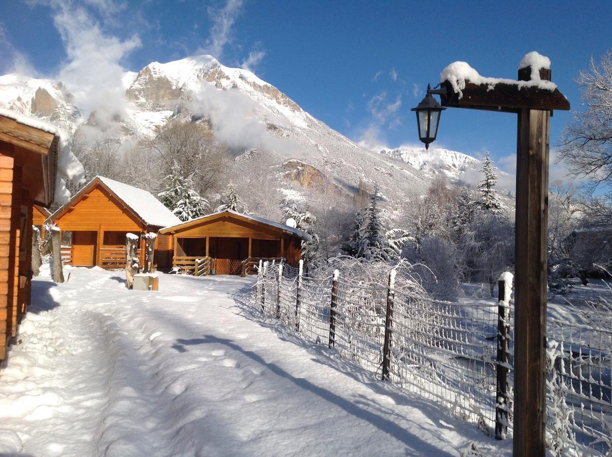 キャンピング オテル ド ウレイン エア レ カリアマス Chateauroux-les-Alpes エクステリア 写真