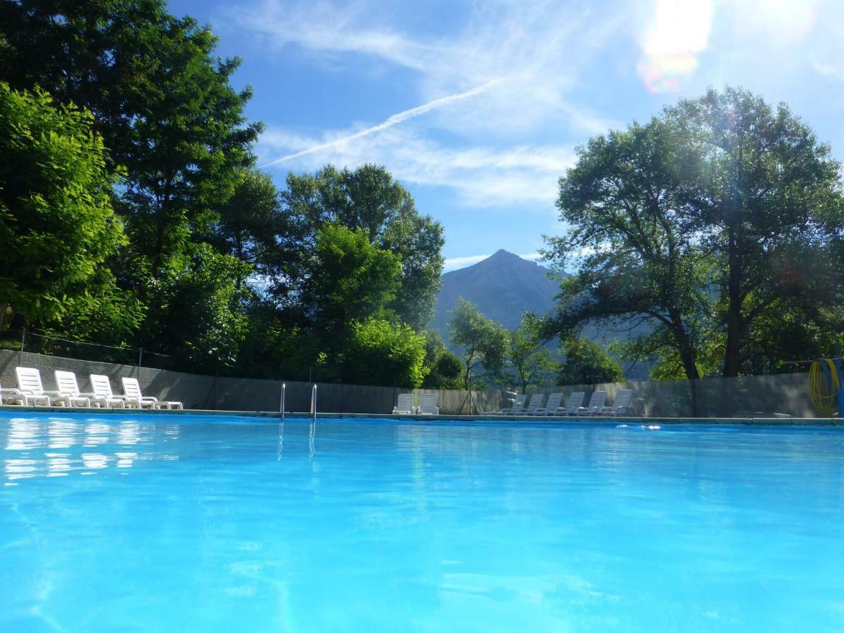 キャンピング オテル ド ウレイン エア レ カリアマス Chateauroux-les-Alpes エクステリア 写真